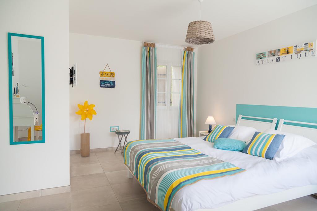 Le Soleil Et Les Etoiles Bed & Breakfast Saint-Sauveur-d'Aunis Rom bilde