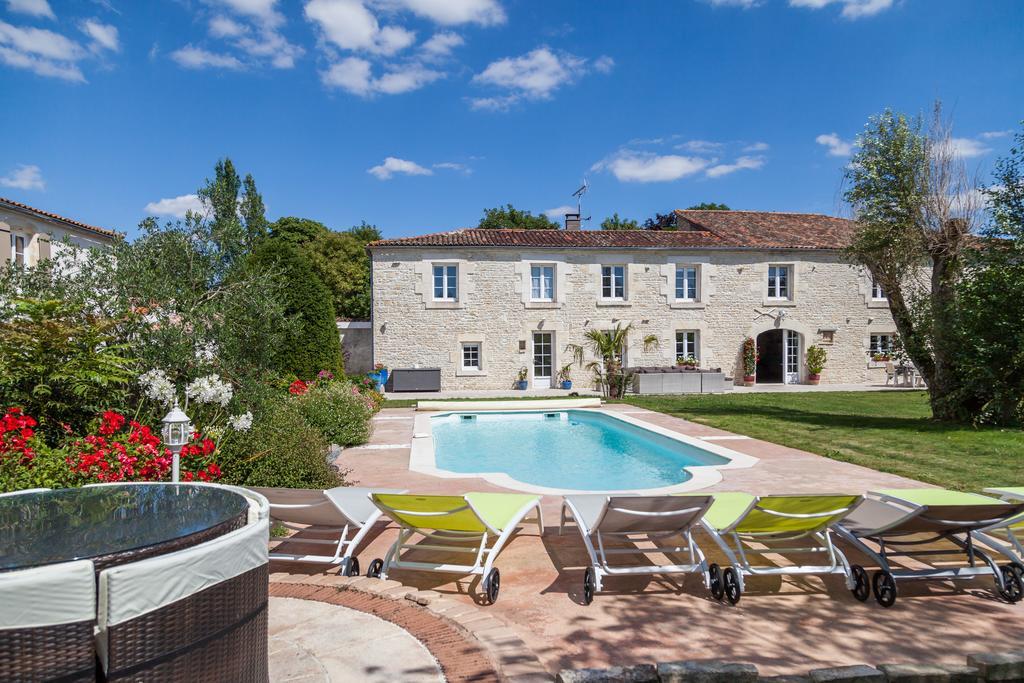 Le Soleil Et Les Etoiles Bed & Breakfast Saint-Sauveur-d'Aunis Eksteriør bilde