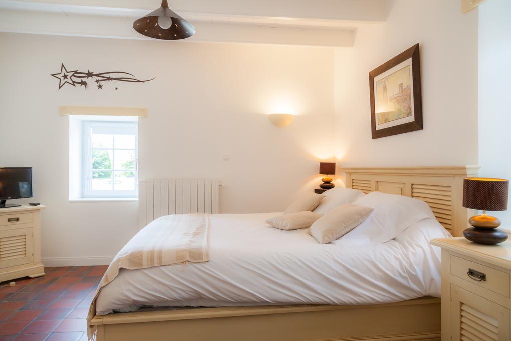 Le Soleil Et Les Etoiles Bed & Breakfast Saint-Sauveur-d'Aunis Eksteriør bilde